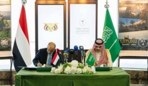 Saudi Ambassador Mohammed Al Jaber signing SR1.3 billion economic support deal with Yemen Finance Minister Marwan bin Ghanem in Riyadh